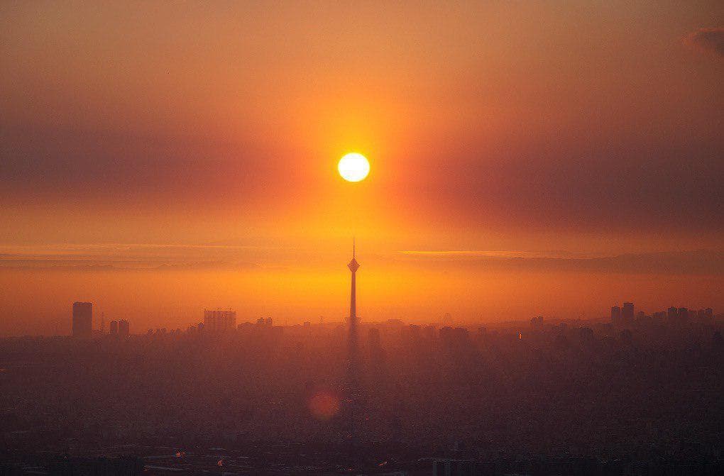 داستان یک شهر (4)؛ تهران: هیجان سرخابی، شهر دود و دربی