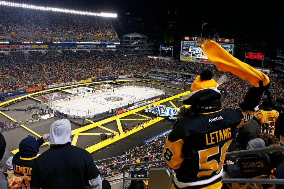 دانلود؛هاکی روی یخ NHL در استادیوم فوتبال -پیتسبورگ پینگوینز 4 -2 فیلادلفیا فلایرز(95/12/8) 
