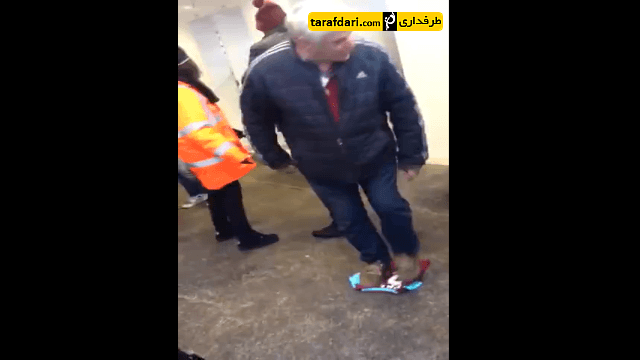 دانلود؛ عصبانیت شدید هواداران وست هم از دیمیتری پایه و لگد کردن پیراهنش