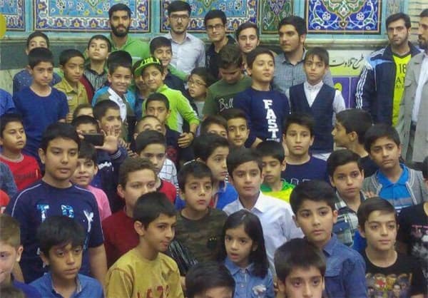 حضور انصاری،مدافع تیم پرسپولیس در مراسم افتتاح مجموعه ورزشی در جنوب تهران (عکس)