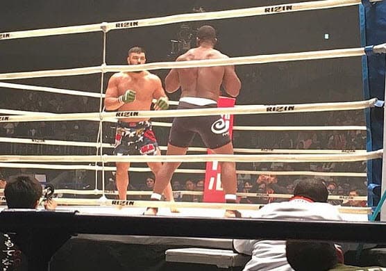 فوری؛ امیر علی اکبری در مسابقه MMA  سازمان رایزین در همان راند اول حریفش را از پا در آورد (عکس)