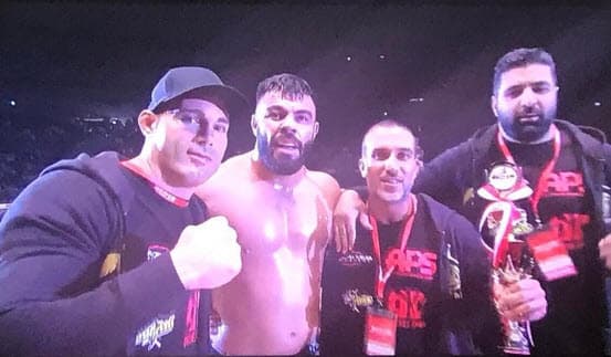 اتفاقی جالب پس از پایان مبارزه MMA  امیر علی اکبری؛ فایتر برزیلی بعد از باخت، از علی اکبری به خاطر اتفاقات قبل از مسابقه عذرخواهی کرد (عکس)