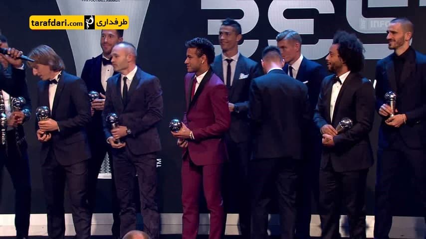 دانلود؛ سلفی جالب ادریس البا بازیگر انگلیسی با تیم منتخب سال 2017