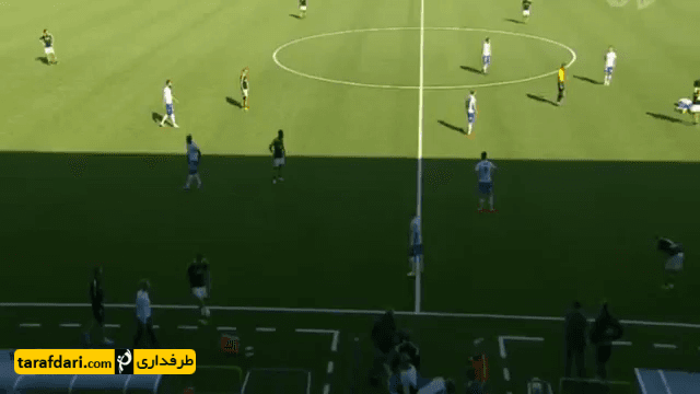 ویدیو؛ تمارضی که باعث خنده بازیکن حریف شد!