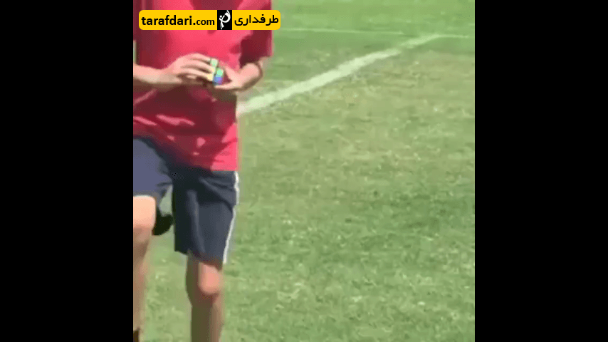 ویدیو؛ حل مکعب روبیک همزمان با روپایی زدن