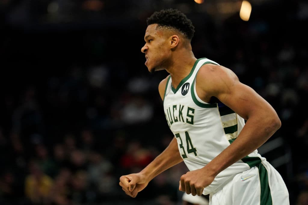 پیش فصل NBA | لیکرز باز هم باخت؛ با بازگشت یانیس، میلواکی برد