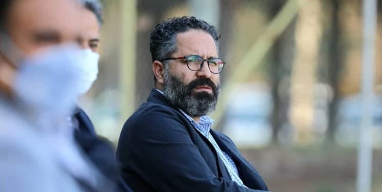 مدیرعامل پیکان بین دو نیمه ورزشگاه را ترک کرد