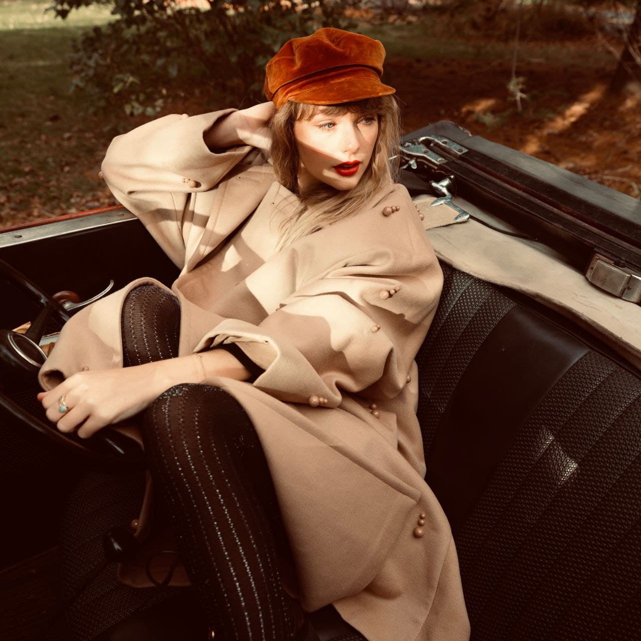 دانلود آهنگ جدید Taylor Swift به نام The Very First Night (Taylor's Version) (From The Vault) به همراه متن و ترجمه