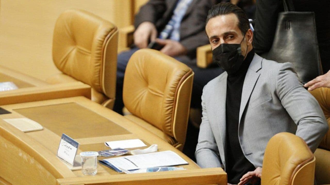 علی کریمی: استقلال با آسیایی شدن شباب الاهلی ۳۰۰ هزار دلار می‌ گیرد