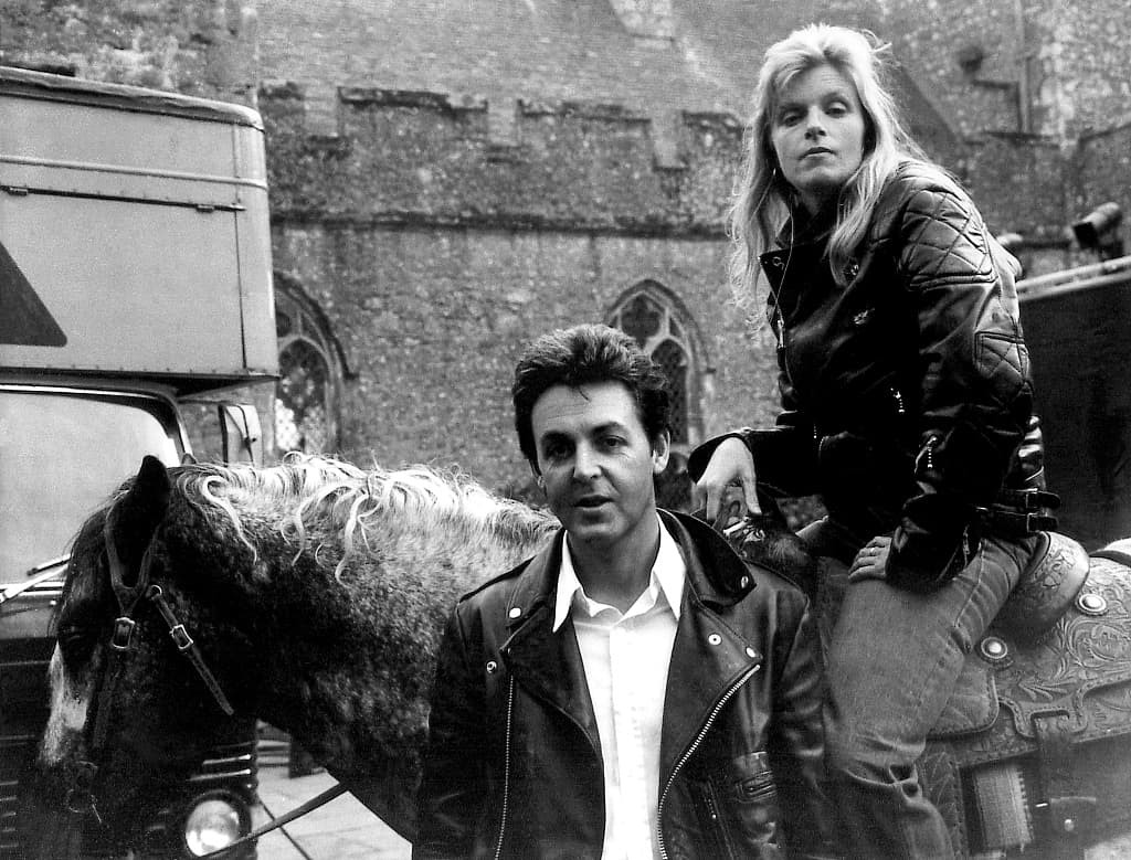 دانلود آهنگ Paul McCartney & Wings - Winter Rose/Love Awake