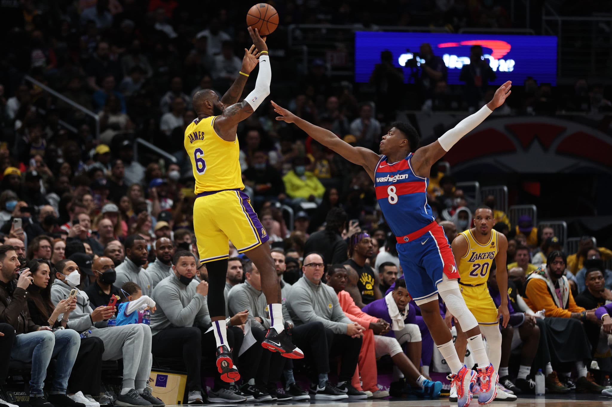 فصل عادی NBA | شکست لیکرز و باکس در روز پیروزی شارلوت