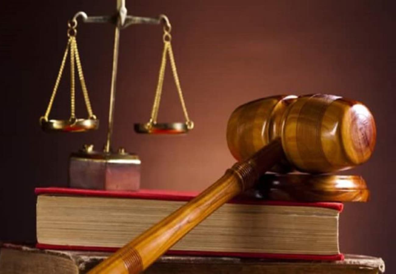 رییس فدراسیون با شکایت همسرش ممنوع الخروج شد