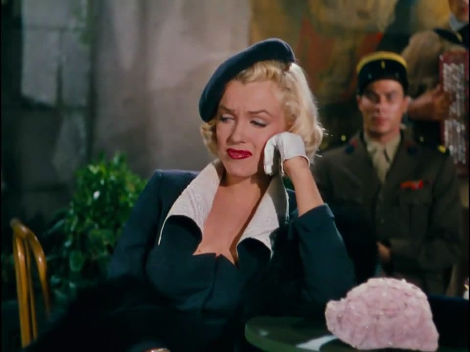 موسیقی بیکلام مریلین  {Marilyn Monroe - When Love Goes Wrong, Nothing Goes Right {Instrumental 