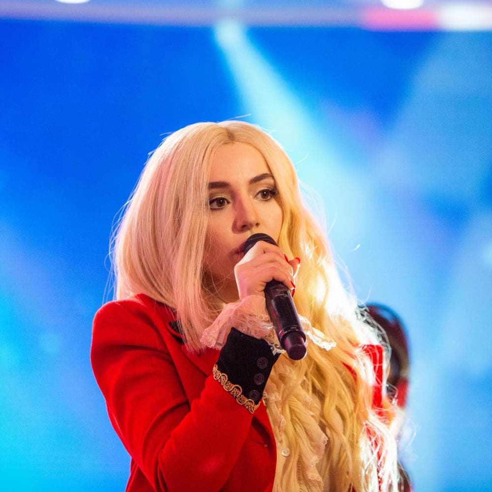 دانلود آهنگ جدید Ava Max(ایوا مکس) به نام Maybe You're The Problem + متن