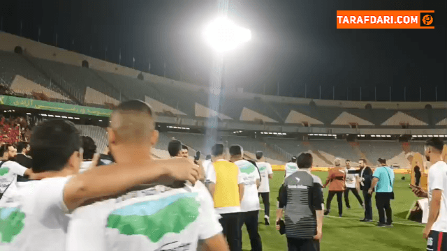 ساکت الهامی مقابل دوربین طرفداری؛ به لطف هوادارانمان قهرمان شدیم! / فیلم