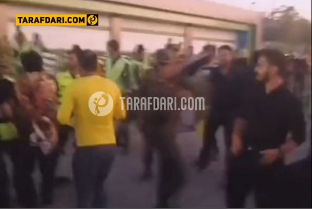 دلخوری هواداران سپاهان از میزبانی ذوب آهن؛ ما بلیت داشتیم، راه مان ندادند و کتک مان زدند! + فیلم