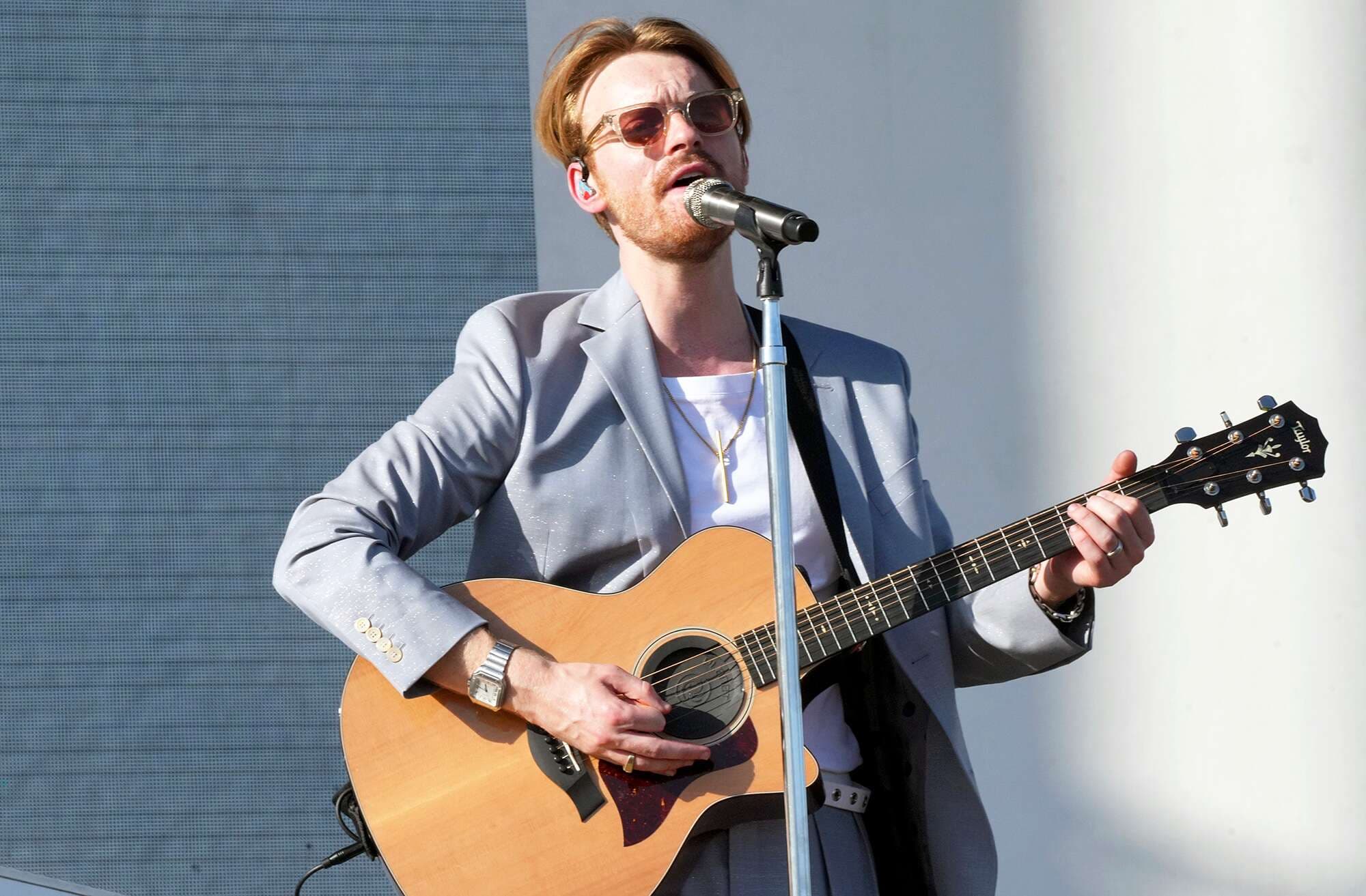 دانلود آهنگ Only A Lifetime از FINNEAS