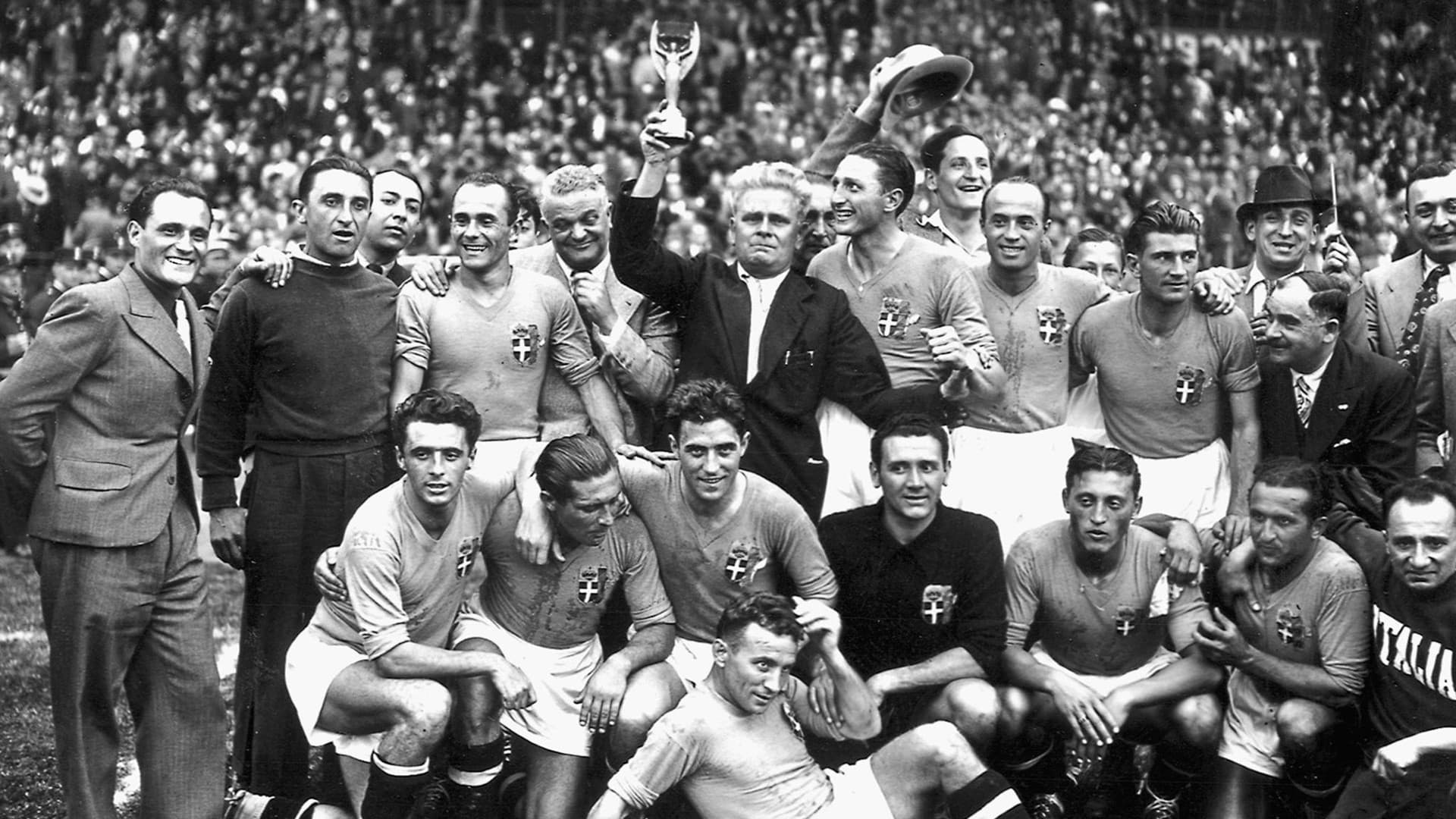 مروری بر جام جهانی 1938؛ زندانی شدن آقای گل