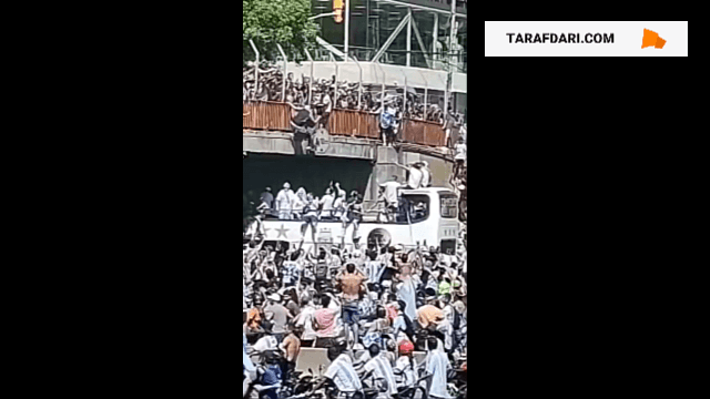 افتادن یک هوادار آرژانتین از پل روی زمین که قصد داشت روی اتوبوس بازیکنان بپرد / فیلم