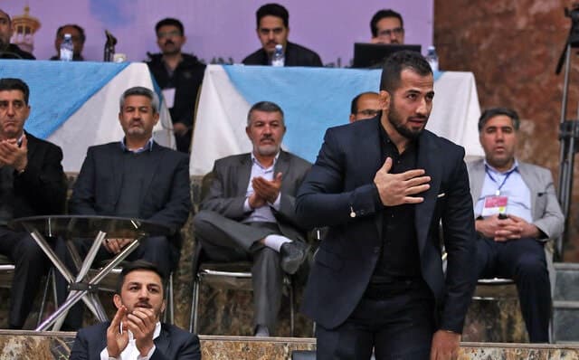 انتقاد تند و تیز قهرمان المپیک از رییس فدراسیون/ نوروزی: علیرضا دبیر، کشتی را بی‌اعتبار کرد