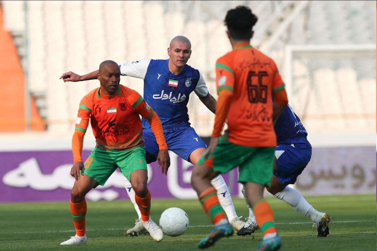 مدافع برزیلی در استقلال ماندنی شد