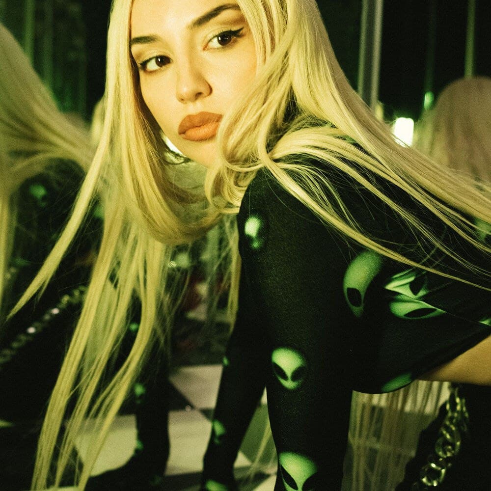 دانلود آهنگ Cold As Ice از Ava Max 