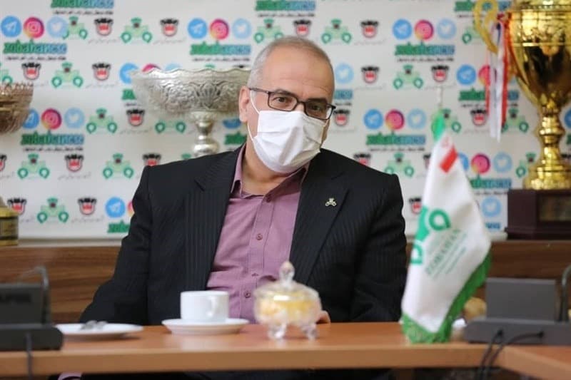 حضور مدیرعامل سابق ذوب آهن در ورزشگاه فولاد شهر