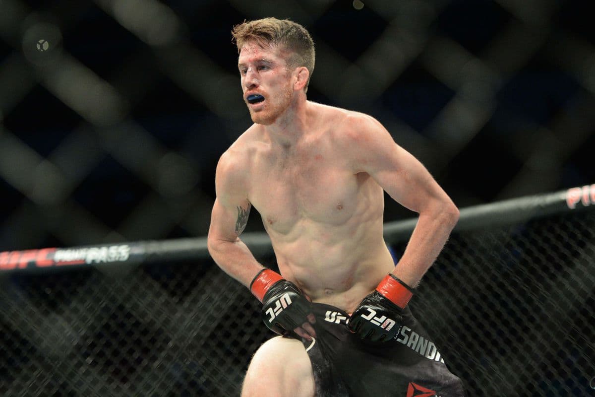 ?UFC/ کوری سندهگن: اسلام ماخاچف شکاف‌های زیادی را در سبک مبارزه چارلز اولیویرا فاش کرد