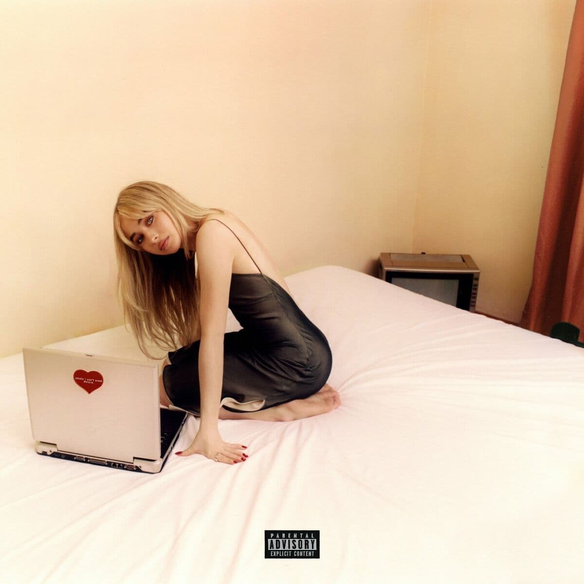 دانلود آهنگ Sabrina Carpenter - Feather