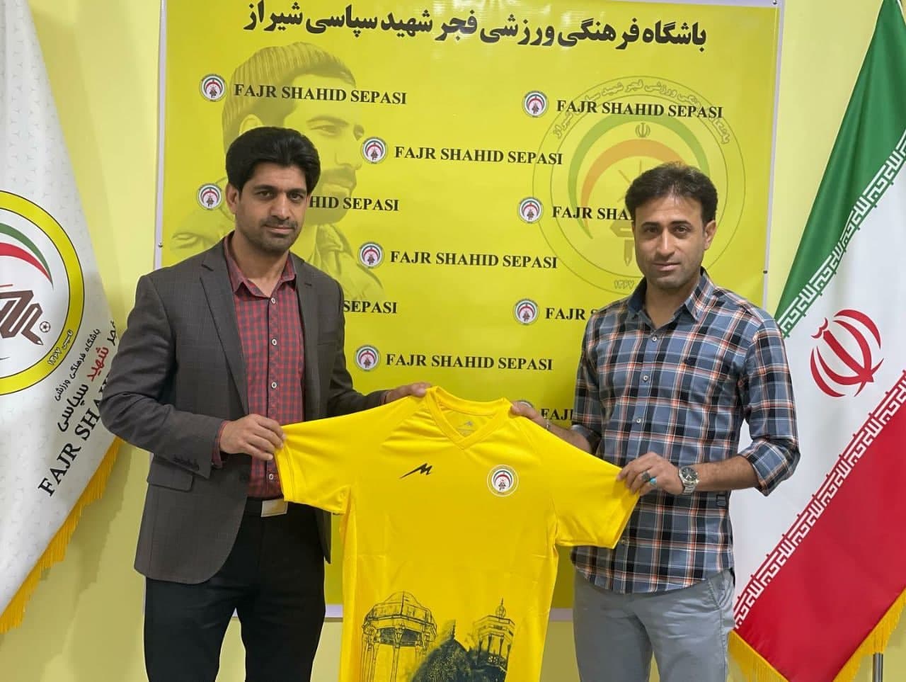مهدی رجب زاده: تیم های شیرازی نیاز به حمایت دارند؛ فوتبال شیراز نباید در تاریکی باشد!