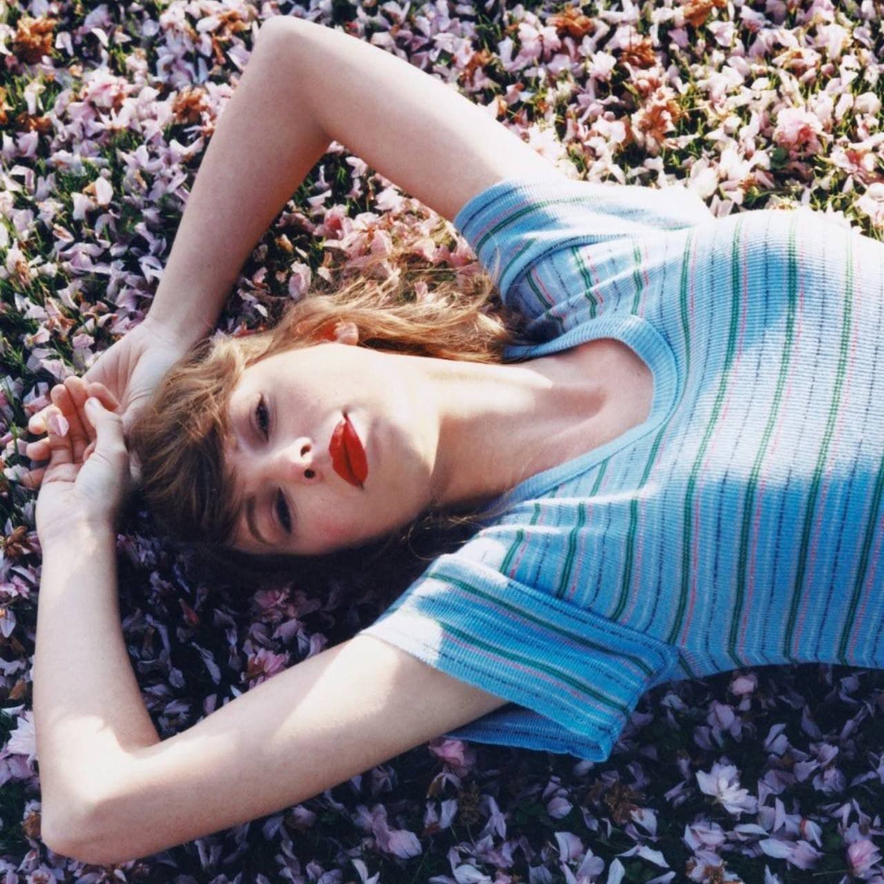 دانلود آهنگ جدید Taylor Swift به نام Mine (Taylor's Version) به همراه متن و ترجمه