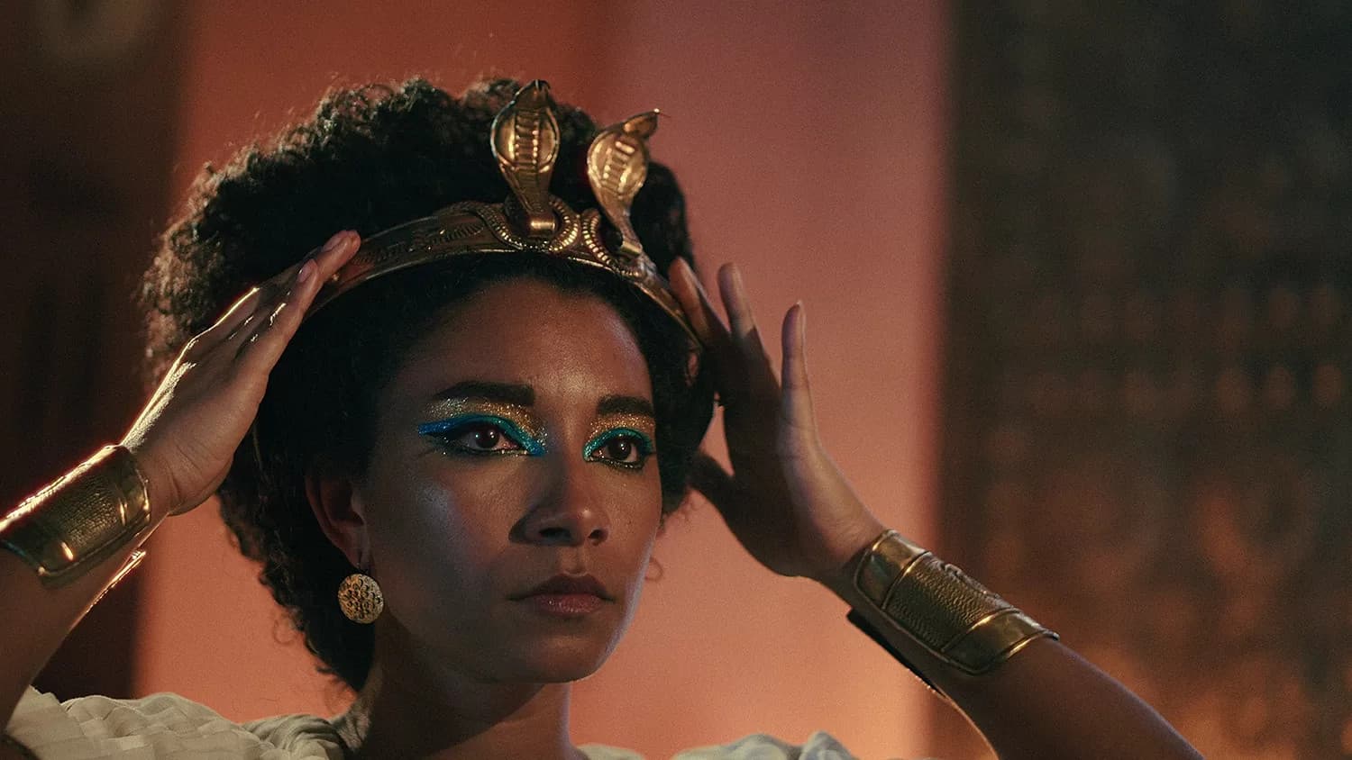  نتفلیکس شخصیت ایرانی تبار کلئوپاترا را در سریال مستند Queen Cleopatra زنی «سیاه پوست» نشان داد؛ شکایت وکیل مصری 