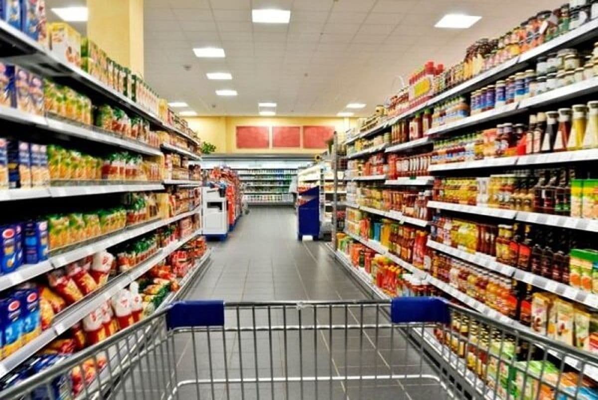 قیمت کالاهای اساسی در مسیر صعودی؛ کسی به قیمت‌های مصوب توجه نمی‌کند!