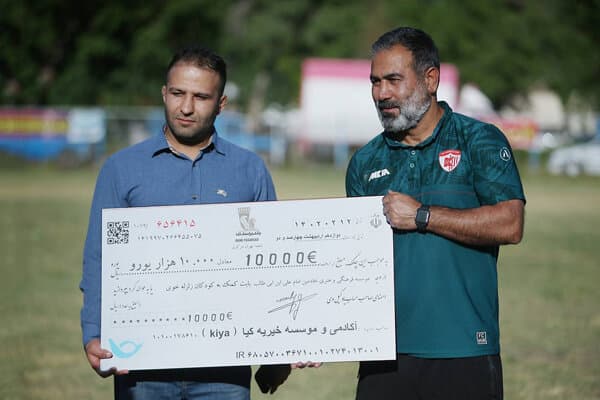 فروش پیراهن مهدوی کیا برای کمک به کودکان زلزله زده خوی