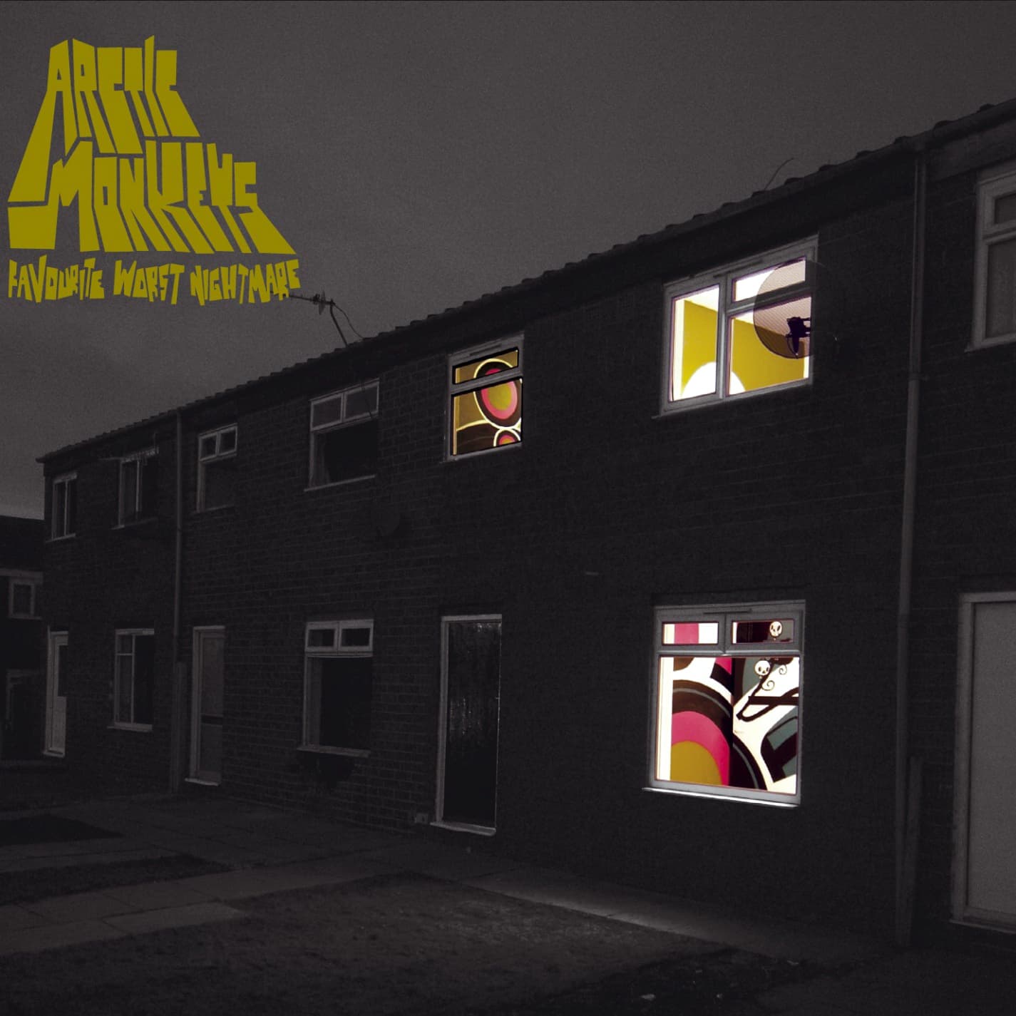 دانلود آهنگ Arctic Monkeys - This House Is A Circus