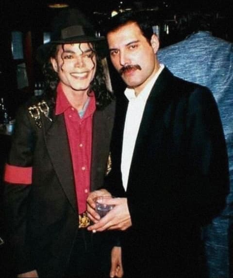 دانلود آهنگ Freddie Mercury & Michael Jackson - There Must Be More To Life Than This