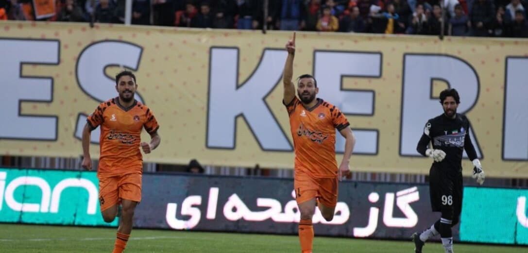 معین عباسیان: نباید مقابل پرسپولیس اشتباه کنیم / پیش بینی قهرمان خیلی سخت است