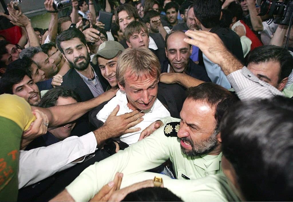 دیروز سلام نازی، امروز هجوم به هتل؛ ۱۹ سال گذشت، چه خبر از فرهنگ‌سازی؟