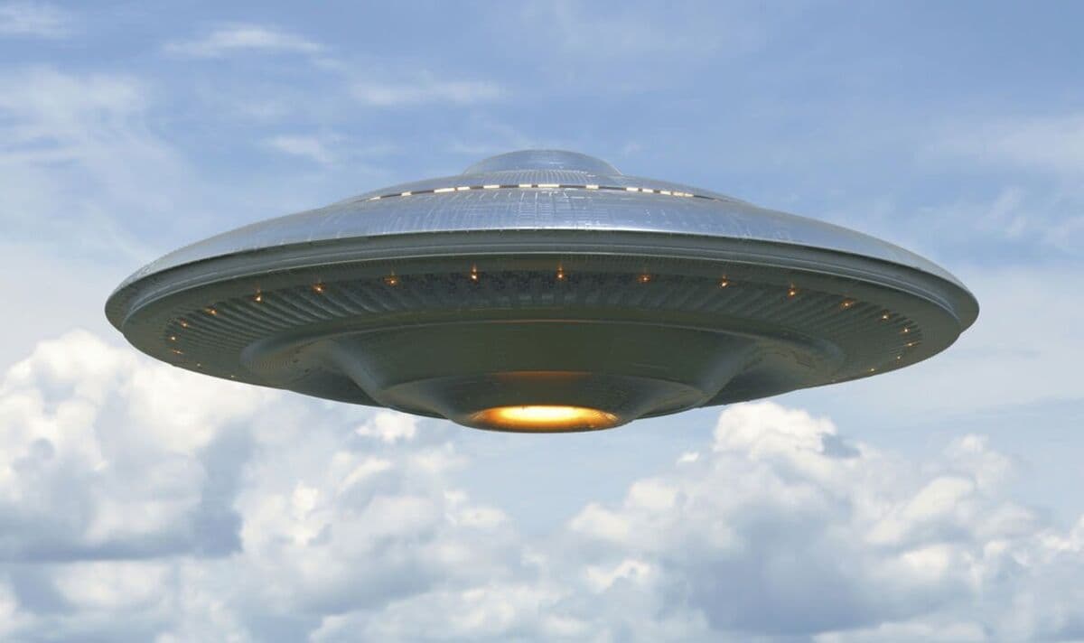 بمب خبری UFO  "بیش از ۳۰ وسیله غیر انسانی" در زمان جنگ جهانی دوم پس از سقوط پیدا شده است.