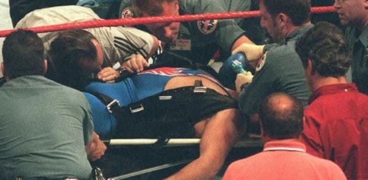 وینس مکمن نباید با وجود مرگ اوون هارت شو را ادامه می داد / اخبار WWE