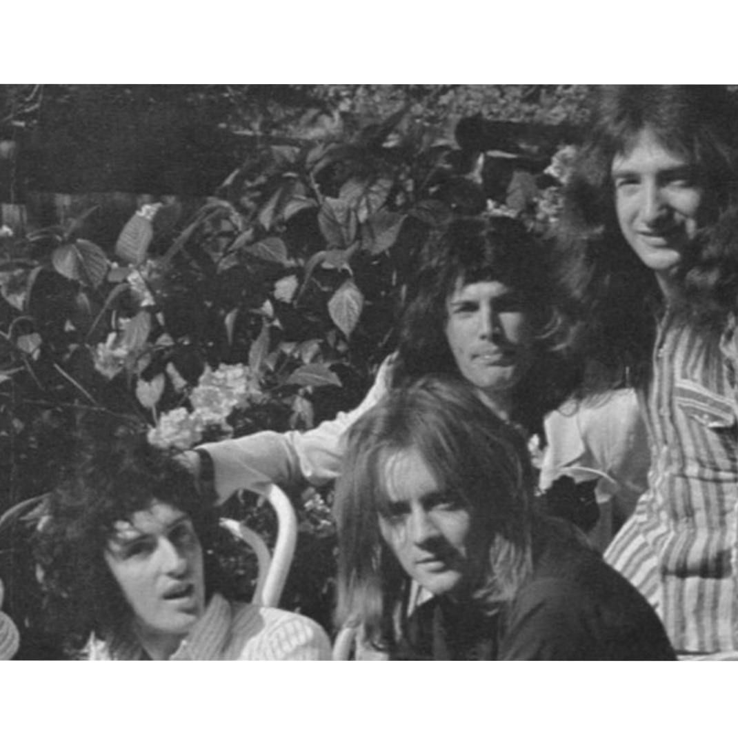 دانلود آهنگ Queen - You Take My Breath Away