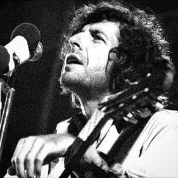 آهنگ Famous Blue Raincoat از Leonard Cohen