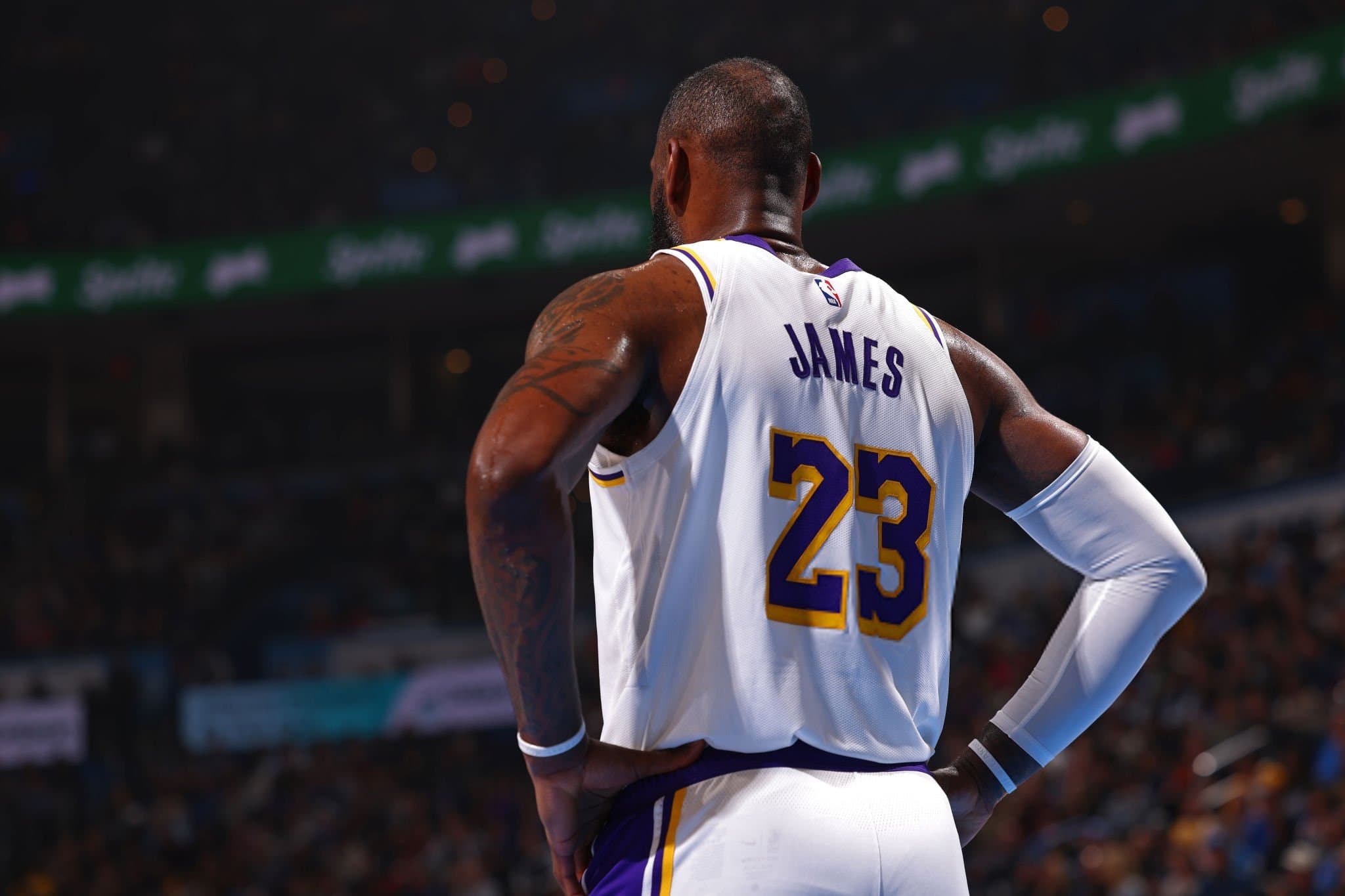 بسکتبال NBA | لبران عصبانیتش را سر تاندر خالی کرد