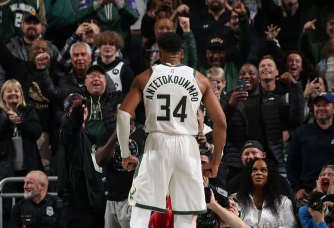 بسکتبال NBA | هیولای یونانی افسانه نیست، عین واقعیت است! 