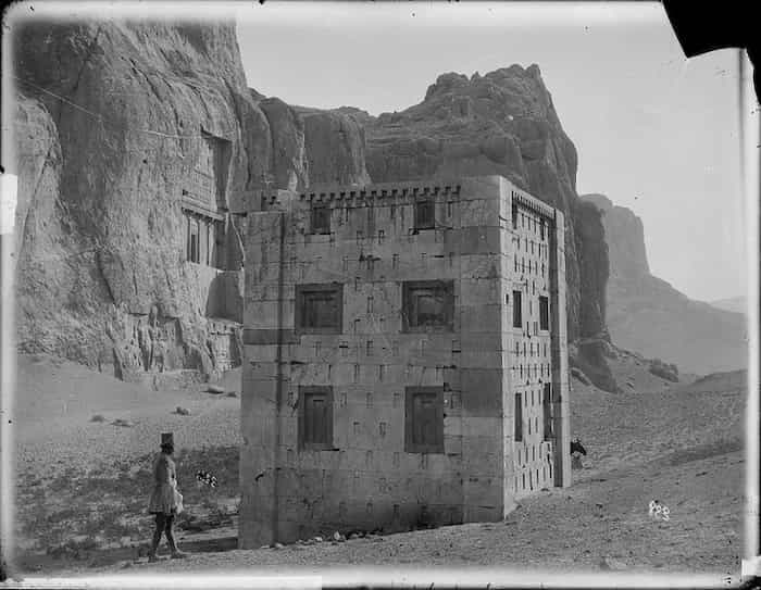 کعبه‌ی زرتشت حوالی سال ۱۲۸۰ خورشیدی