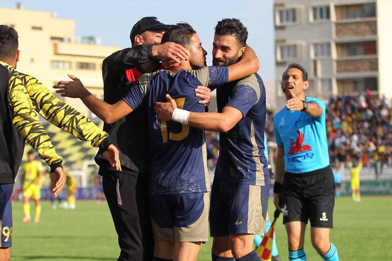 چادرملو، خیلی ملو، قهرمان نیم فصل لیگ آزادگان!