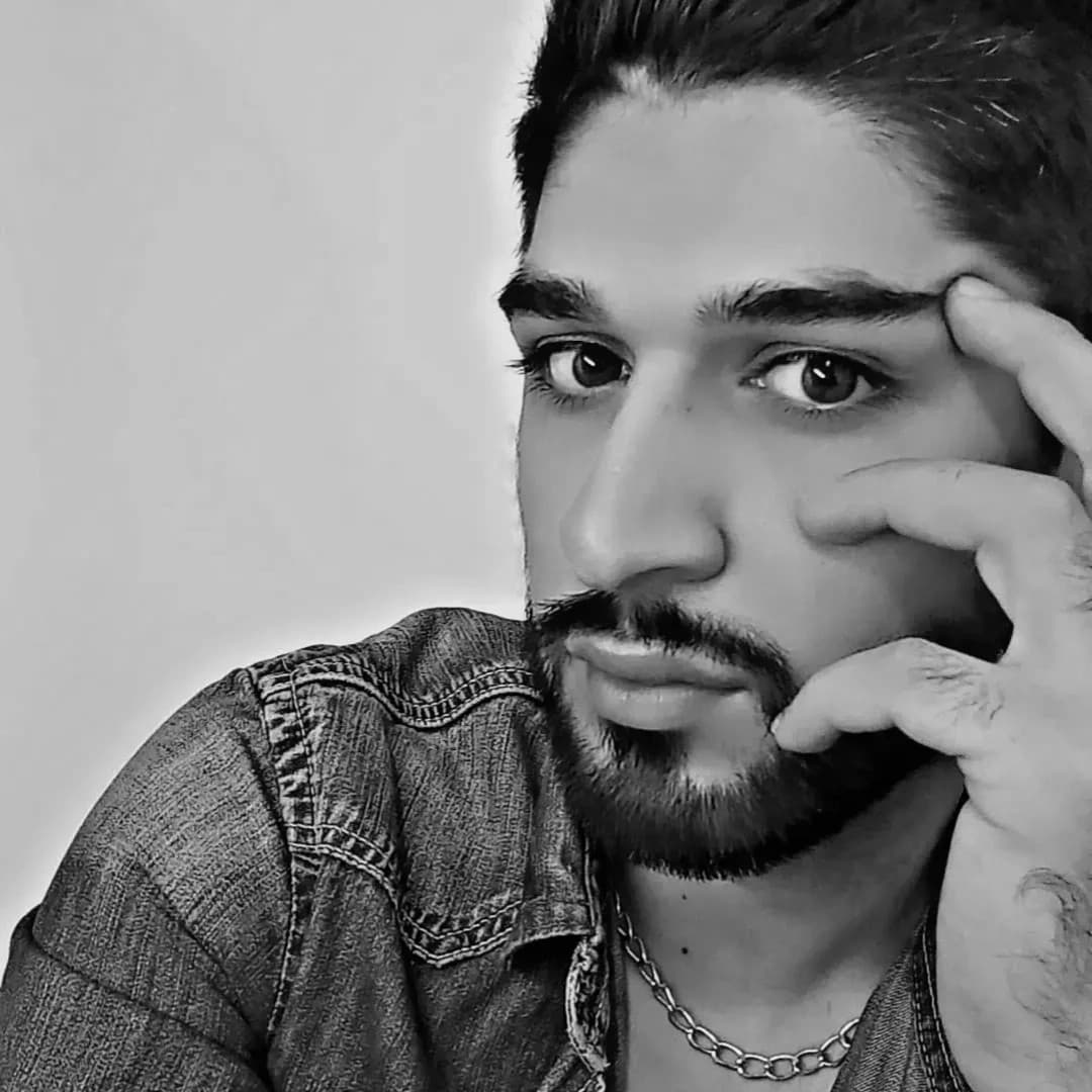 پسر به نام مجتبی در یکی از آژانس های مدلینگ رد شد