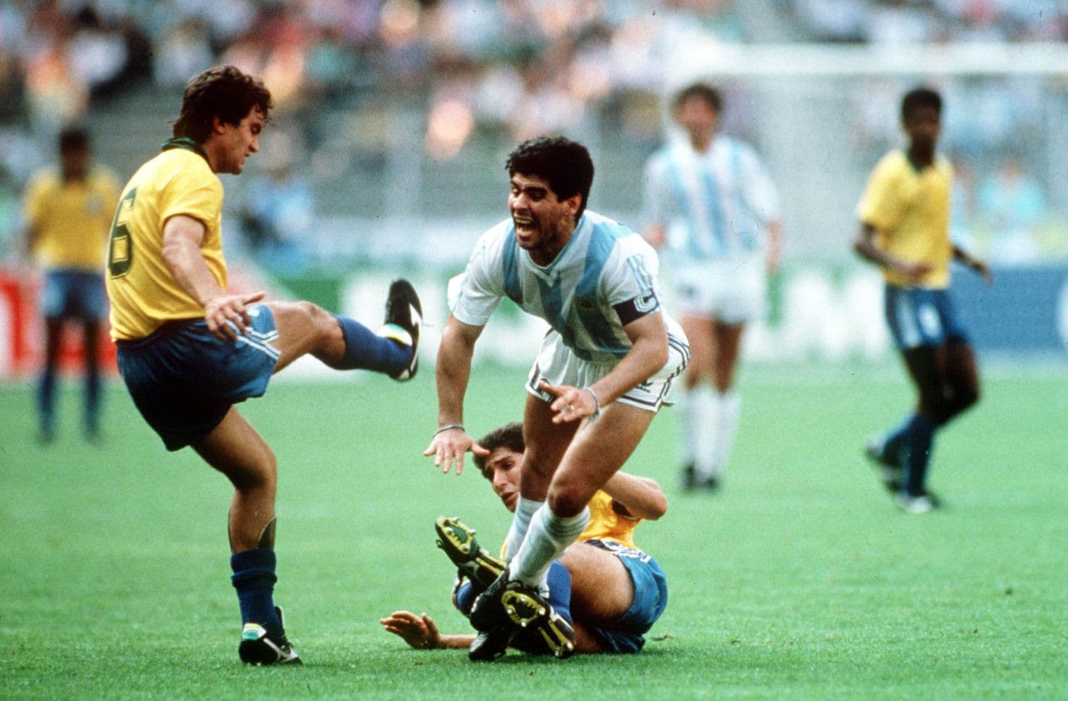 صعود آرژانتین به یک چهارم نهایی جام جهانی با برتری 1-0 مقابل برزیل (24 ژوئن، 1990)