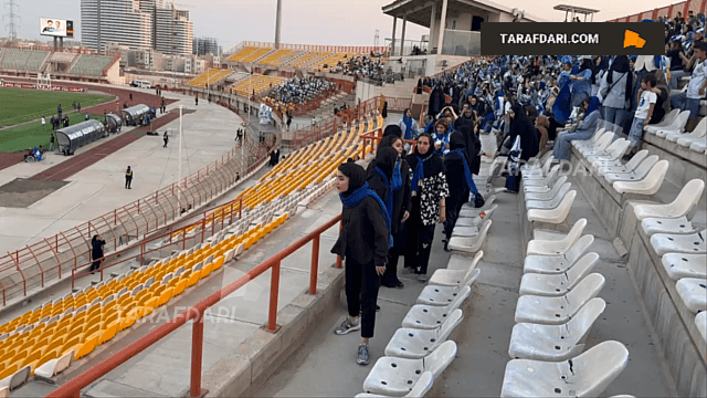 زیبایی تمام؛ اتحاد قشنگ بین هواداران خانم استقلال و ملوان روی سکوها
