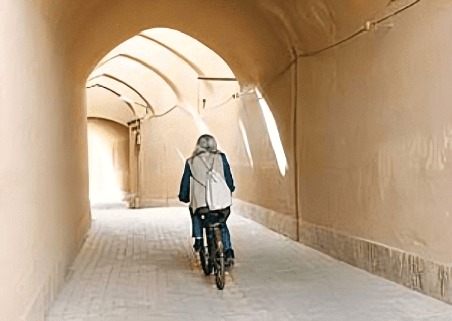 دلربایی خانه های خشتی در کوچه های مسقف